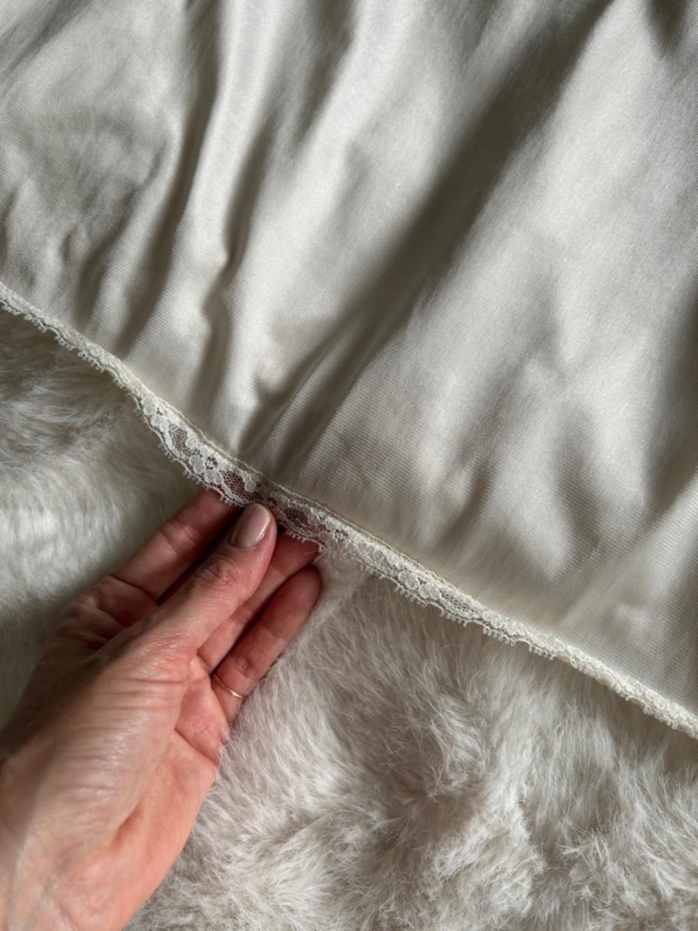 3/$20 Vintage White Slip Skirt w/ Lace Trim S - Picture 11 of 13